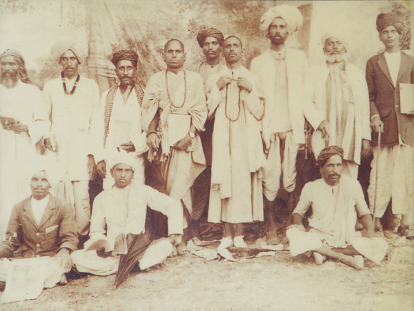 Sri Mahaprabhuji with bhaktas